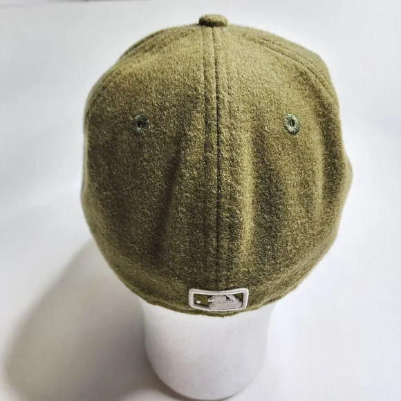 New Era New York Yankees 59Fifty Olive Green Fitted Baseball Cap Hat 7 1/4 New - Picture 5 of 11